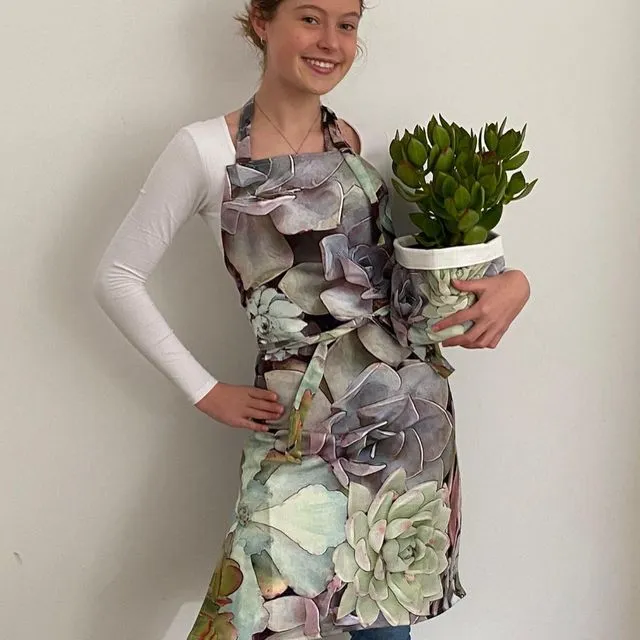Apron in Succulent Green