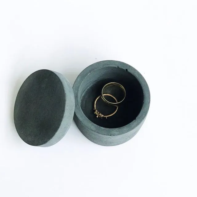 Concrete jewellery box (black)