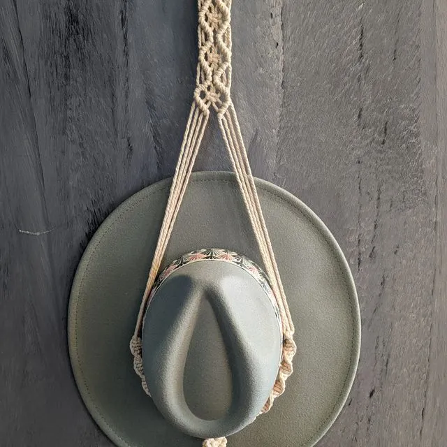 Single Hat Macrame Hanger