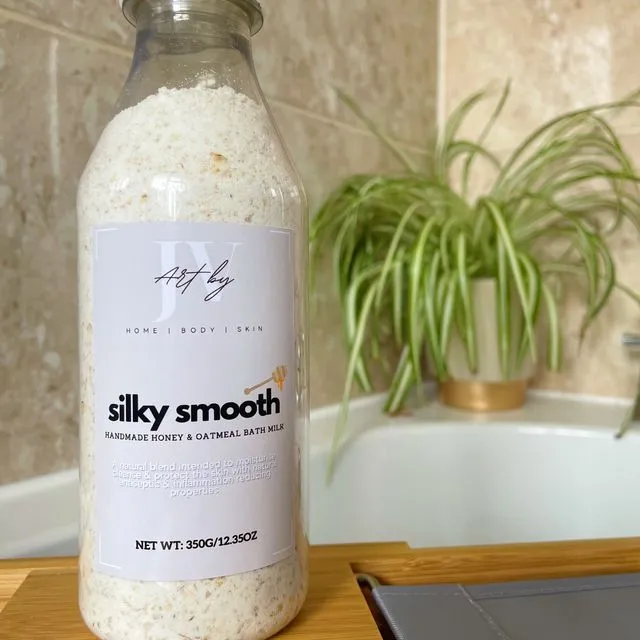 20x 'Silky Smooth' Honey & Oatmeal Bath Milk Soaks | Large 350g Bottles
