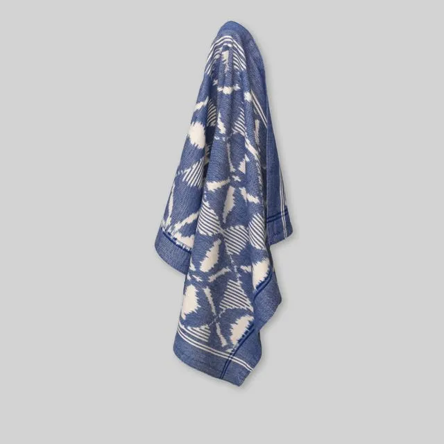 Tea towel diamond pattern in blue/ecru