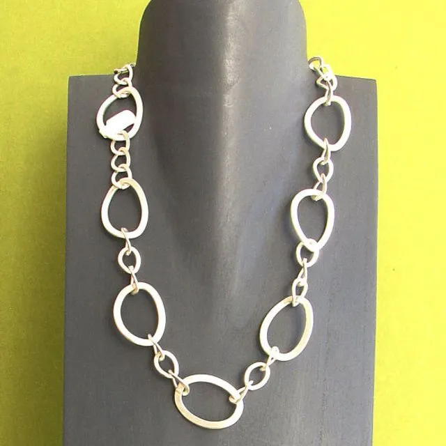 Link chain with toggle clasp mat silverplated