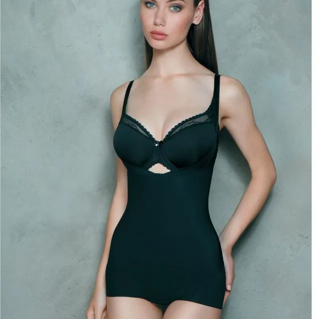MILENKA shaping Revolutional Slim bodysuit with open chest and shorts with Aloë Vera (order 1 size up) 800001