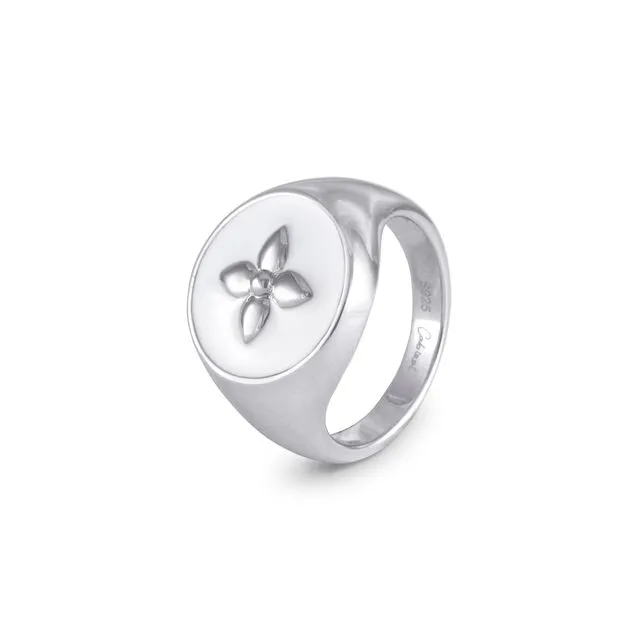 Croisette signet ring in white lacquered silver