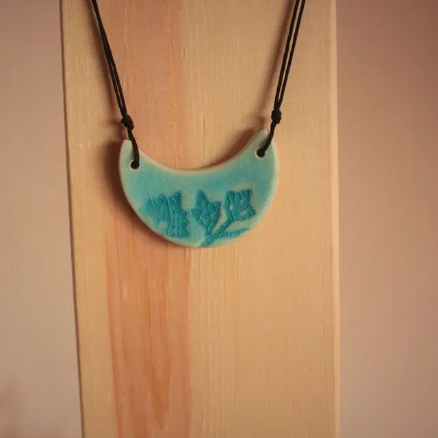 Blue porcelain necklace with flowers