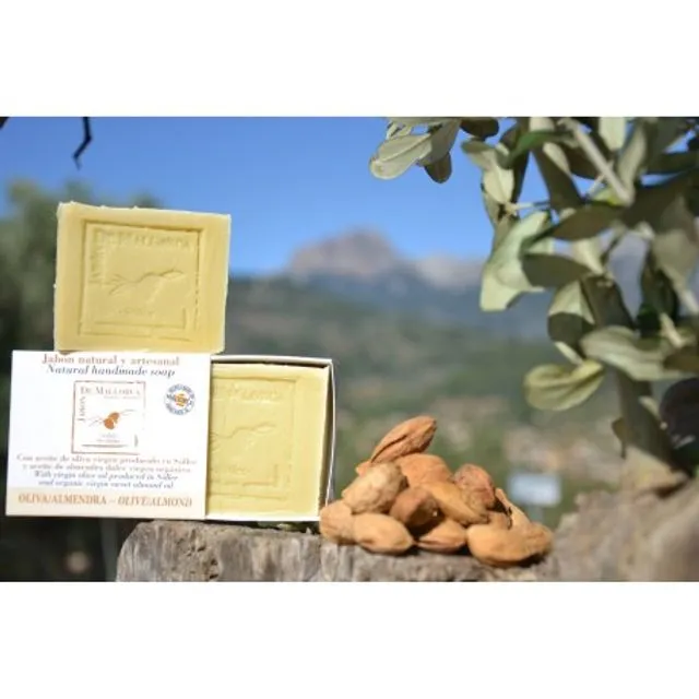 OLIVE AND ALMOND NATURAL SOAP