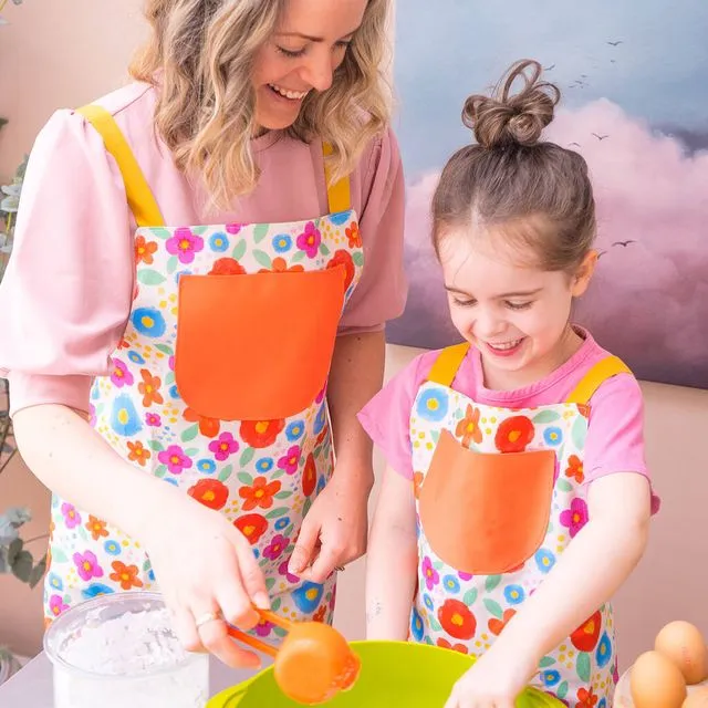 Floral Mummy and me apron set
