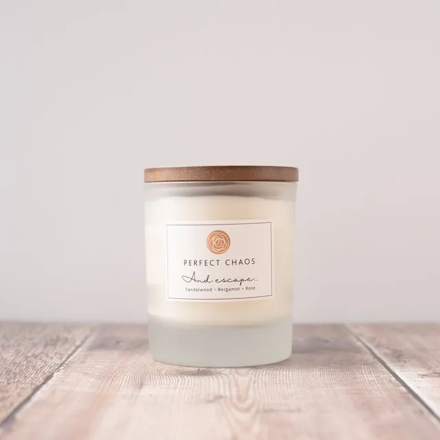 Frosted candle with wooden lid - Sandalwood, Bergamot and Rose: 280 g