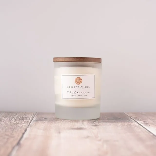 Frosted candle with wooden lid - Verbena, Neroli and Sage: 280 g