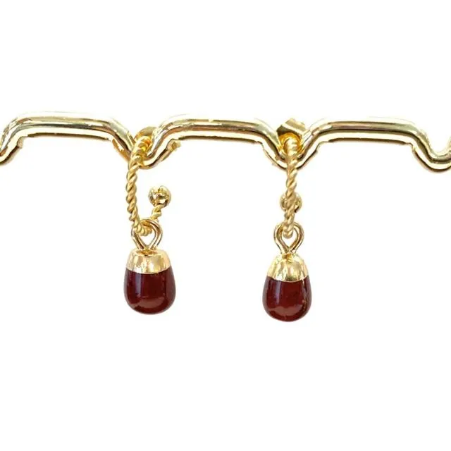 Twisted earrings with carnelian pendant