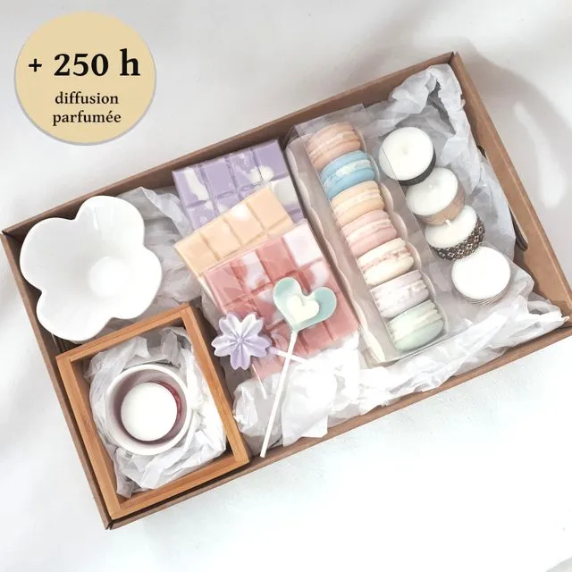 Scented wax and burner box with macaroons and treats
