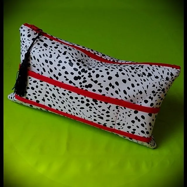 White black fake leather bag clutch red details
