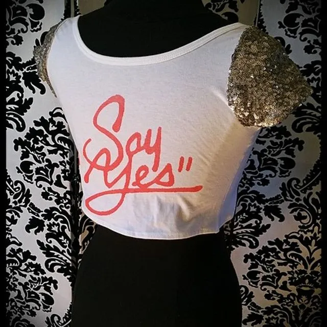 White shrug "Say Yes" silver sequins - size XS/S