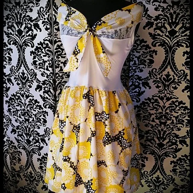 Yellow white navy dress floral print - size S/M