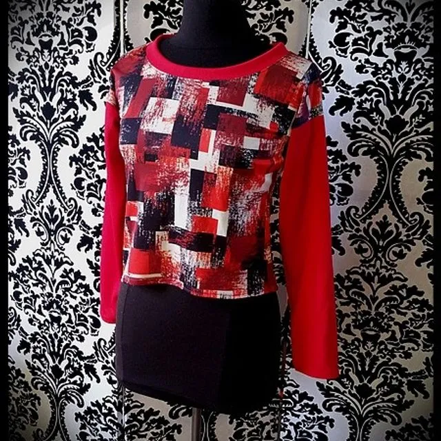 Red black crop top abstract print - size S/M
