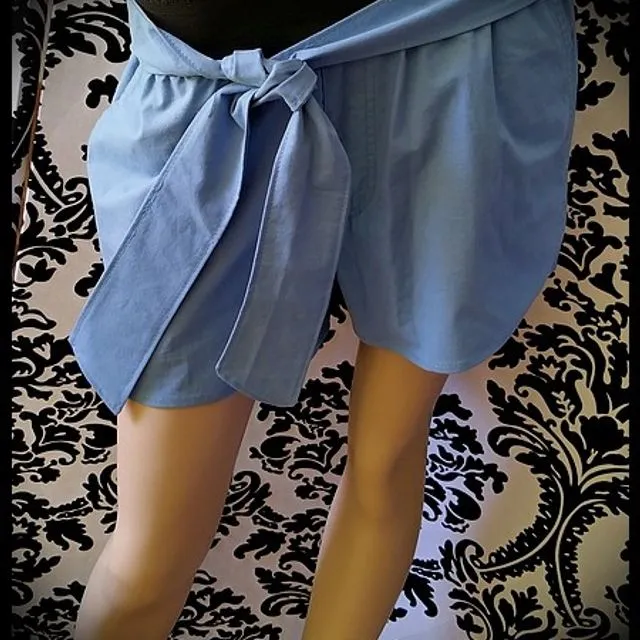 Light blue shorts w/ matching belt - size M/L