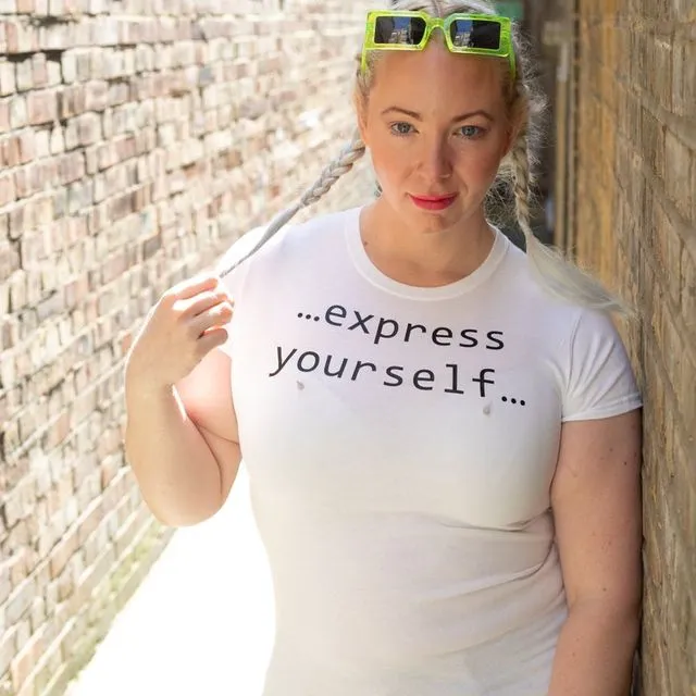 Express yourself Tee with metal miniature cone studs