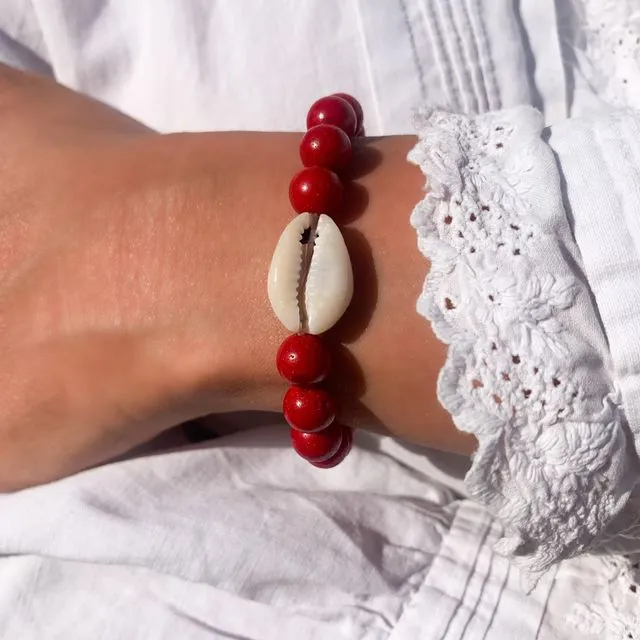 Bracelet with pearls and natural shell