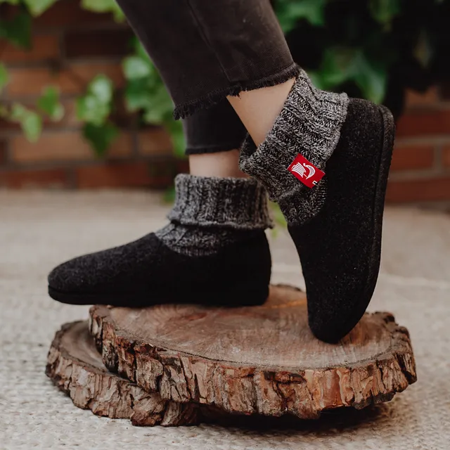 Opplav Valhalla WOMENS WOOL boots, a warm knit from AUS Wool - Dark Grey