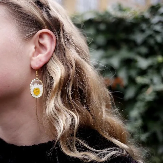 Oval Daisy Earrings - Clip-on (Gold)