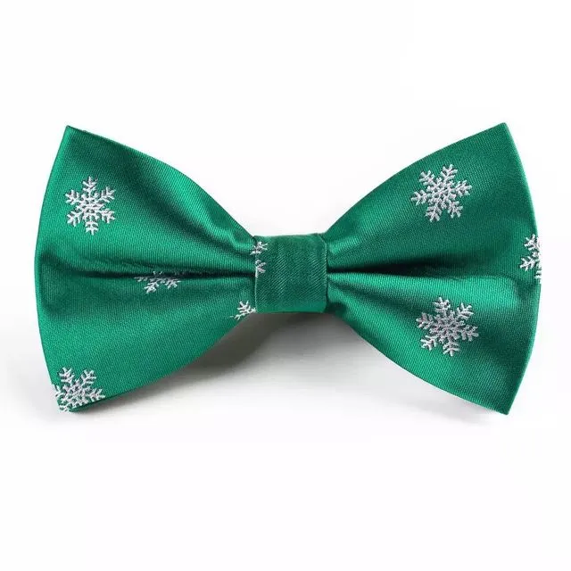 Bowtie 25 "Green with snowflakes"