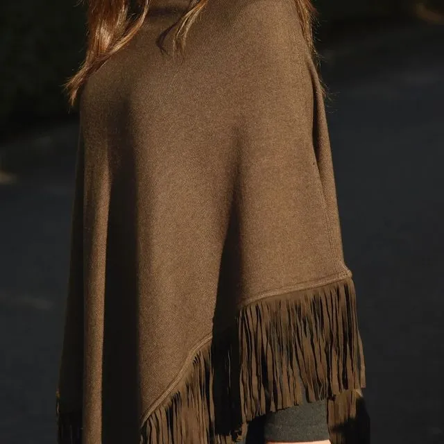 Cashmere poncho with fringe taupe