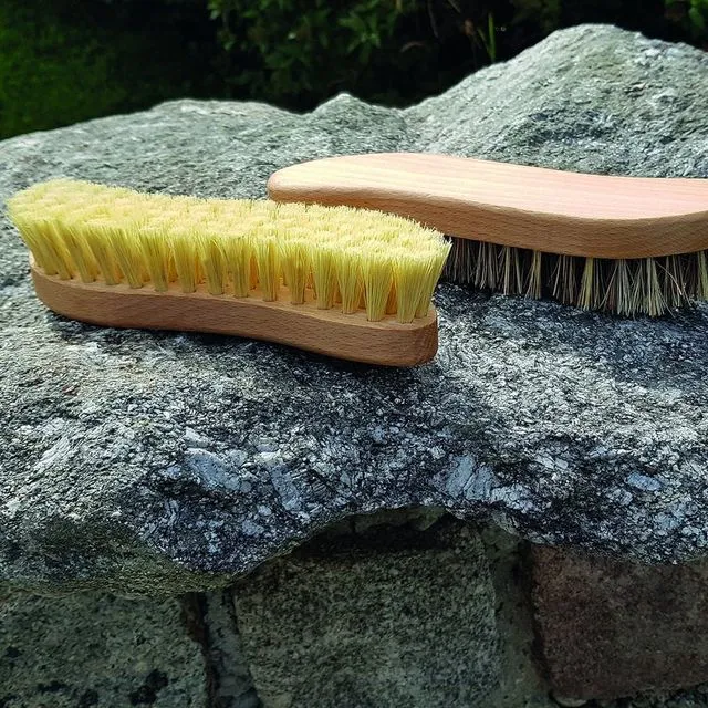 S-shaped scrubbing brush, natural beech wood, 21cm, trimmings: Union (Pack of 10)