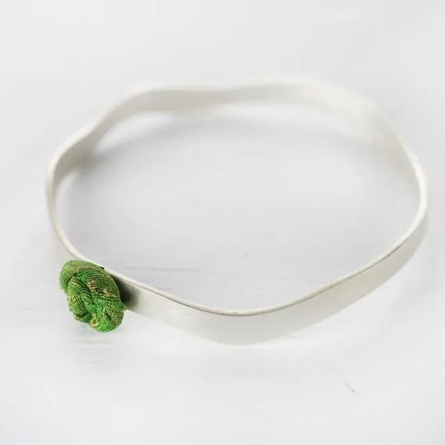 Floral Silver Bracelet - Wavy with one flower (Light Green)