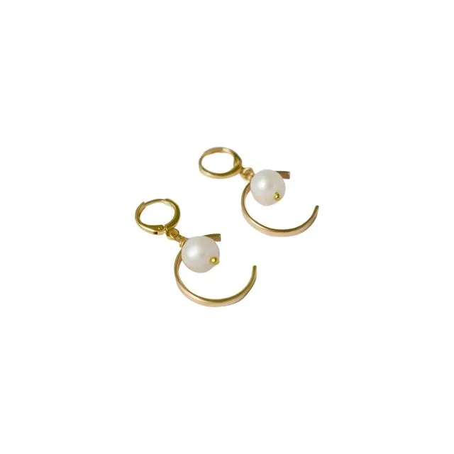 Mystery circle and freshwater pearl hoop earrings