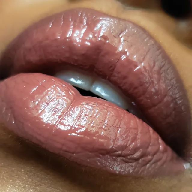 Positive Vibes & Gloss: A deep, brown-toned nude pigmented lipgloss