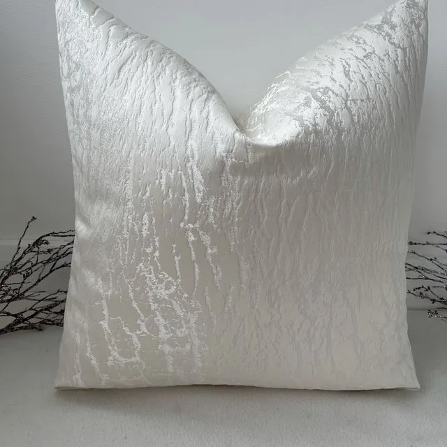 The Cream Tuleste 18" Cushion/Cover Non-Piped