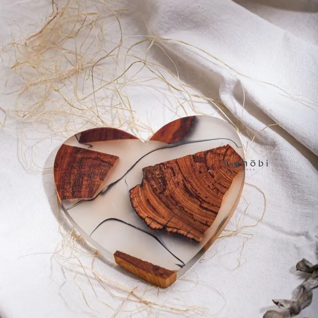 A set of 4 Festival Wooden Resin Coaster (11CM, Heart)