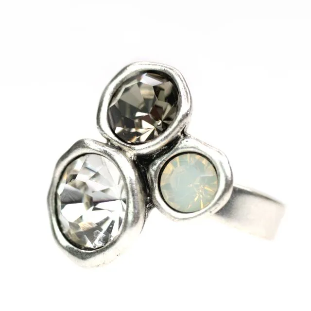 Vintage silver-plating/crystals Bright Trio ring
