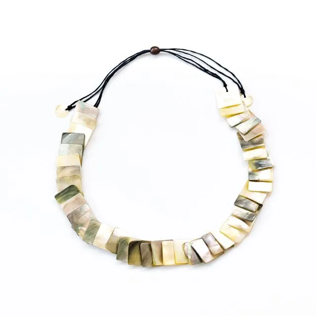 Necklace - Mother-of-Pearl Playa, Iridescent Grey