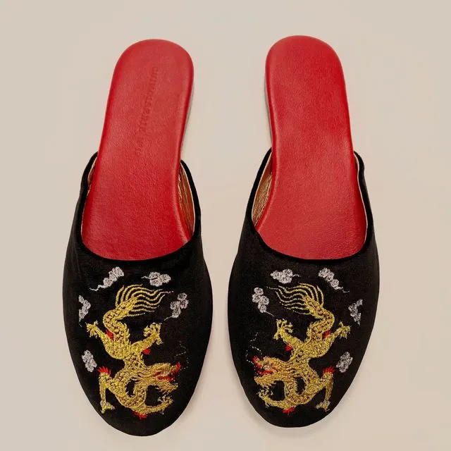 Embroidered dragon in black velvet mules slippers