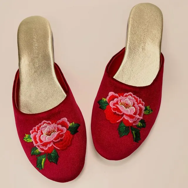Embroidered peony in red wine mules slippers