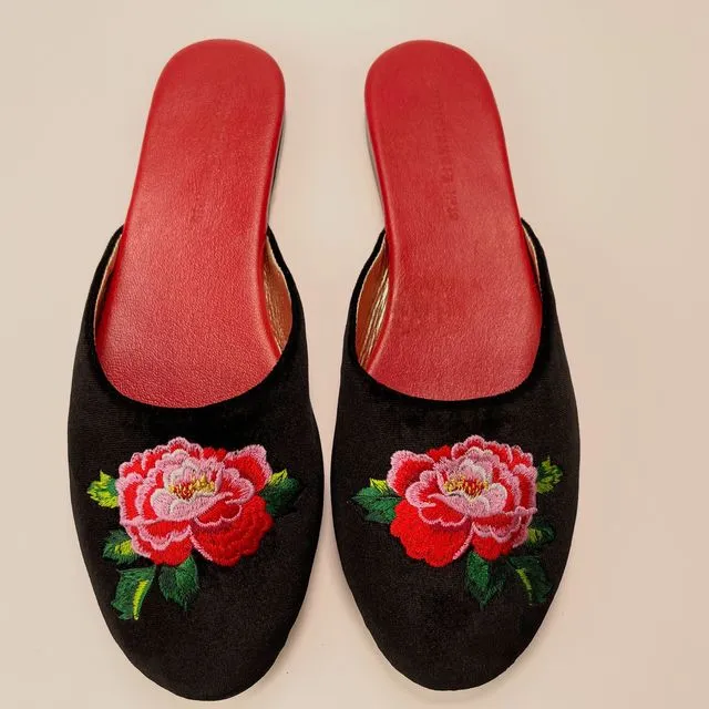 Embroidered peony in black velvet mules slippers