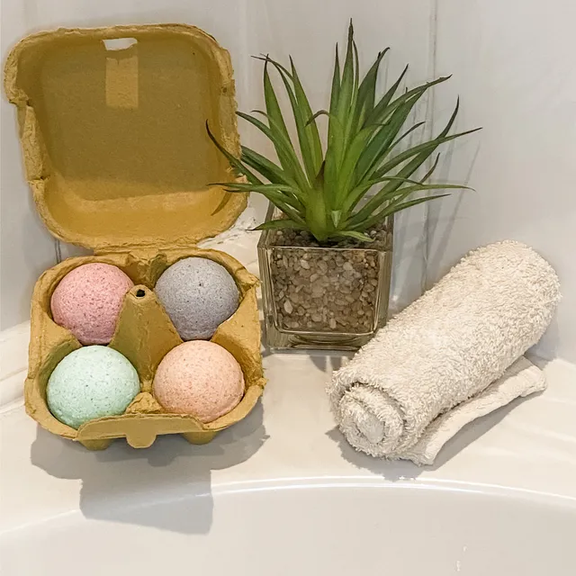 Egg Box with 4x Bath Bombs