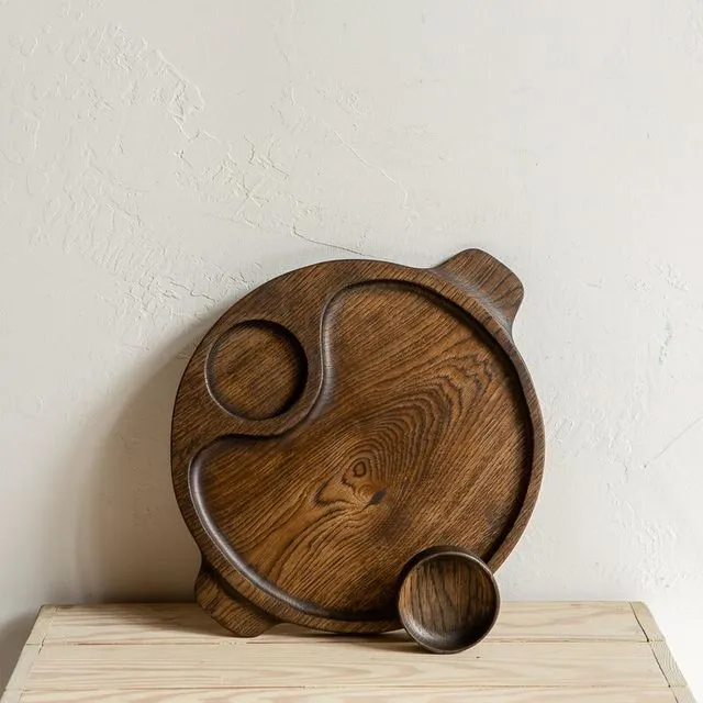 'SHE Design' round oak tray with a saucepot and two side handles