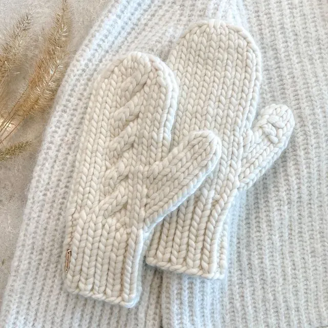 THE ALPINE Cable Knit MITTENS - Ivory