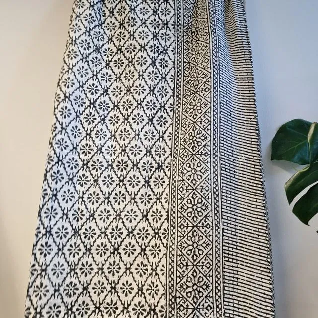 Kantha Stitch Pure Cotton Reversible Bed/Sofa Throw King Size | Handmade HandPrinted Floral Dohar Monochrome Black White Diamond Weave Petal