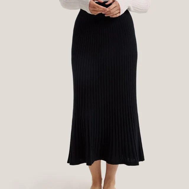 Over-Knee Length Wool-Cashmere Skirt/Black