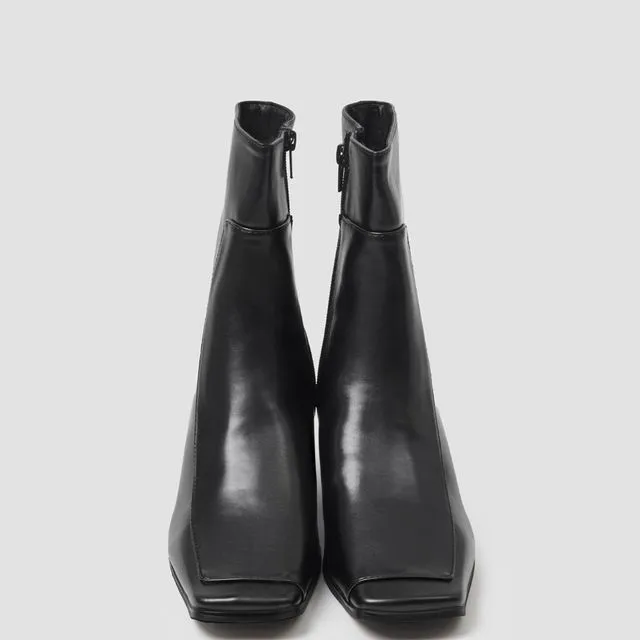 Lining Square Toe Boots - Black