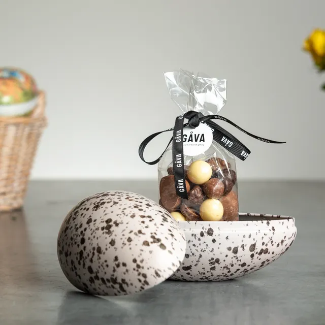 Fläckig Swedish Påskägg Easter Egg tin with Chocolate Pick & Mix
