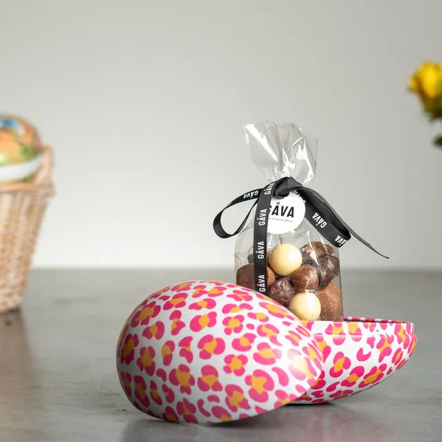 Lola Swedish Påskägg Easter Egg tin with Chocolate Pick & Mix