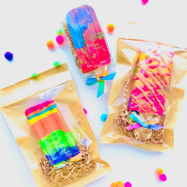 POPSICLE SHAPED BIRTHDAY CRAYON GIFT FOR KIDS, POPSICLE SHAPED CRAYON, FOODIE SUMMER PARTY FAVORS, SUMMER BIRTHDAY GIFT FOR KIDS, KRAYONPOP™ (DRIZZLED)