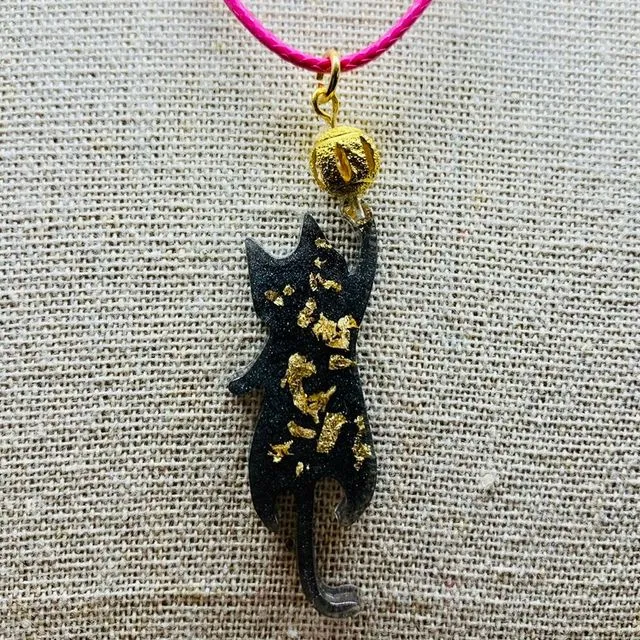 Black playful cat necklace - Gold