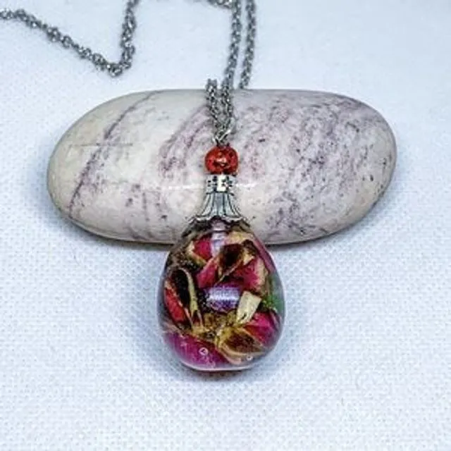 3D teardrop with real roses necklace