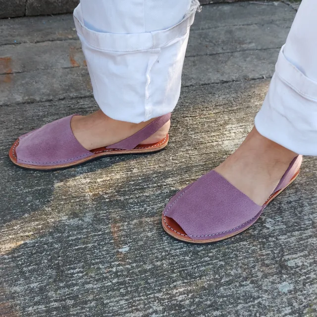 Abarcas, traditional sandals from the Mediterranean islands (Menorca)-Made of waterproof suede-100% natural materials. Opplav Abarcas.(Orchide color)