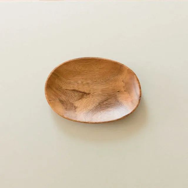 Acacia Oval 9" Wood Plate - Wooden dinnerware | LIKHA